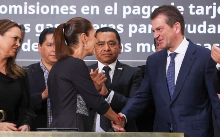 ¿Cómo y cuándo iniciará la reducción de comisiones bancarias en gasolineras? | La mañanera de Sheinbaum (27/04/2026)