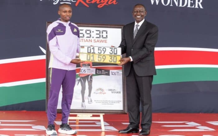 Atletismo | Regala presidente keniano dinero y automóvil a Sabastian Sawe por su récord mundial en Londres | Video