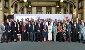 Gobierno y gasolineros acuerdan tope de 27 pesos al diésel a partir de la próxima semana