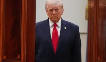 Trump: EE. UU. atacará Irán con 'mucha fuerza' las próximas semanas; 'los regresaremos a la Edad de Piedra'