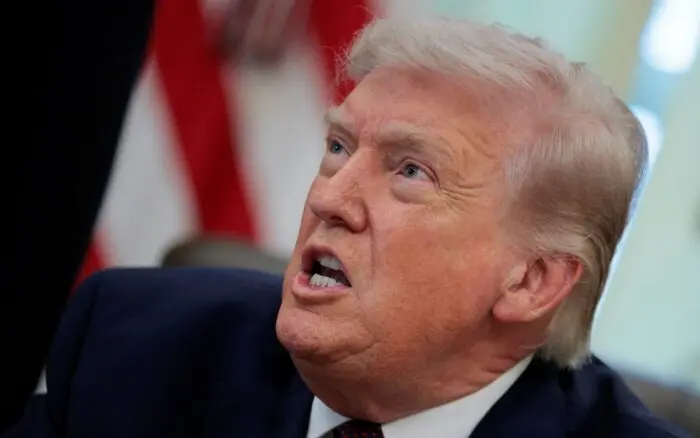 Trump amaga con bombardear Irán hasta la 'aniquilación'; asegura que le ha pedido un alto al fuego