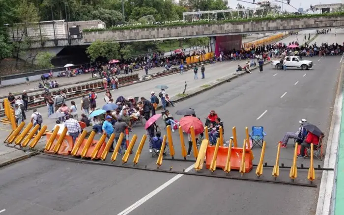 CNTE bloqueó Circuito Interior a la altura de Reforma por dos horas