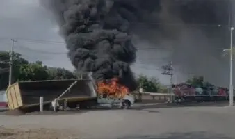 Sicarios provocan choque de tren intermodal Manzanillo- Mexicali con un narcobloqueo en Colima