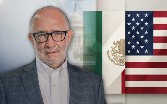 Estados Unidos está 'construyendo un cerco muy grande' sobre México: Cossío