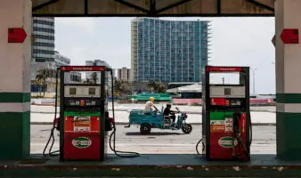Cuba reconoce una situación 'crítica' por la falta total de combustible debido al bloqueo de EE.UU.