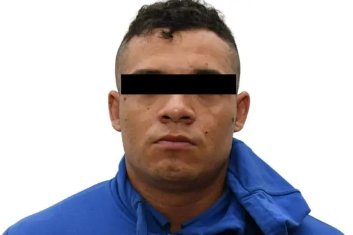 Detienen a 'El Deivid', presunto líder de 'La Chokiza', en el AICM