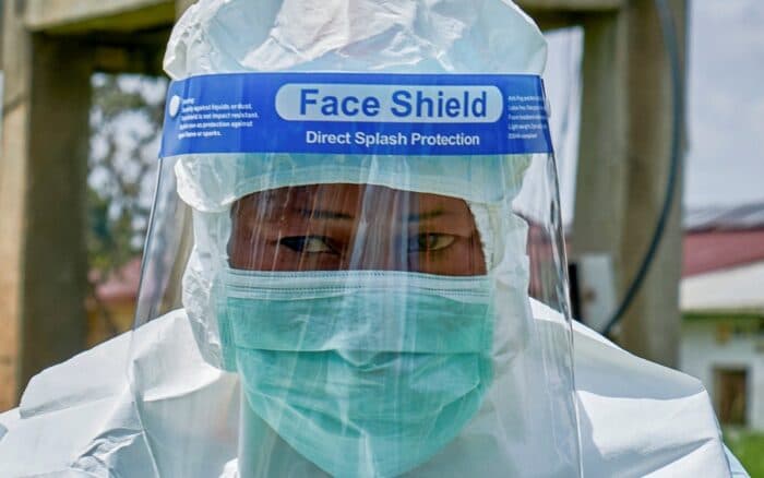 México impone restricción temporal a pasajeros de tres países africanos por brote de ébola