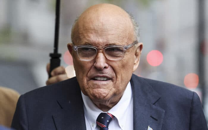 Rudy Giuliani, exalcalde de Nueva York, hospitalizado en estado crítico pero estable