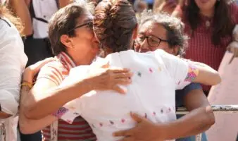 Sheinbaum felicita a las madres mexicanas y pide reconocer los cuidados