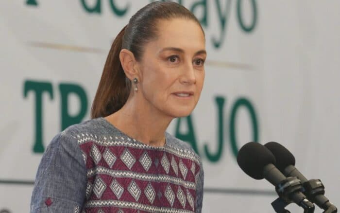 'La presidenta está fuerte y sólida': Sheinbaum; niega estar entre la espada y la pared