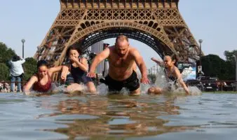 París bajo calor extremo: Eiffel y Louvre reducen horario