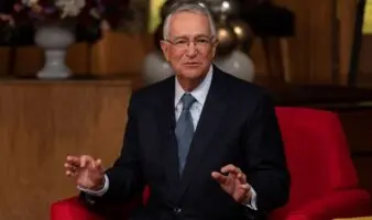 Salinas Pliego llega a la inauguración del Mundial 2026; aficionados le gritan 'presidente'