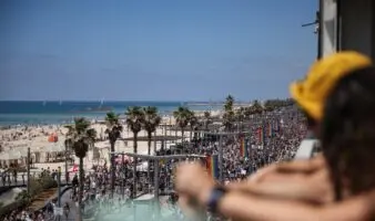 Tel Aviv reúne a más de 100 mil personas en su primer desfile del orgullo LGTBI en dos años