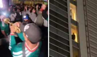 Aficionados mexicanos hicieron ruido frente al hotel de la selección de Ecuador en CDMX