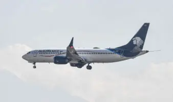 Aeroméxico y ASSA logran acuerdo y evitan huelga de sobrecargos