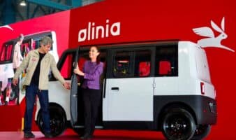 Sheinbaum presenta prototipo de Olinia, el primer vehículo eléctrico mexicano