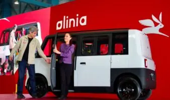 Sheinbaum presenta prototipo de Olinia, el primer vehículo eléctrico mexicano
