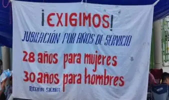 CNTE vuelve a tomar aeropuerto y planta de Pemex en Oaxaca