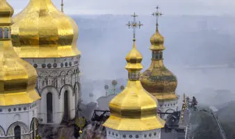 Ataques en Ucrania dejan nueve muertos y dañan la histórica catedral de la Dormición en Kiev