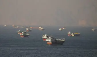 Petroleros iraníes cruzan el estrecho de Ormuz por primera vez desde el bloqueo de EE.UU.