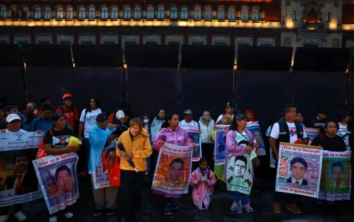 Familias exigen retomar investigación de 43 de Ayotzinapa a 12 años de su desaparición