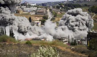 Israel bombardea un bastión de Hezbolá en Beirut mientras Irán y EE.UU. negocian un acuerdo
