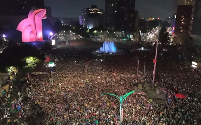Más de un millón de personas salen a las calles de CDMX a celebrar el triunfo