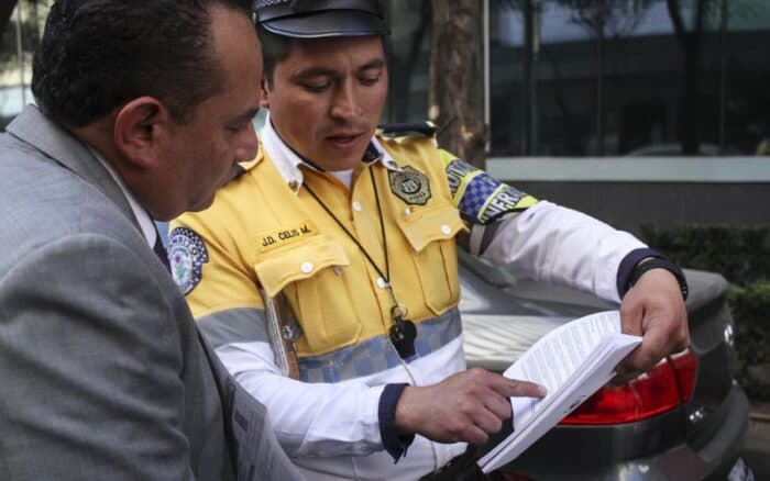 Permiten a policías auxiliares y bancarios imponer multas de tránsito en CDMX