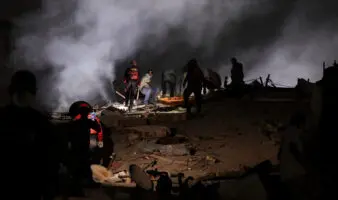 'Permiso para salvar vidas': protestan rescatistas por controles para acceder a zona de desastre tras terremotos en Venezuela