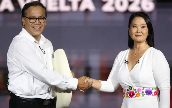 Sánchez quiere anular votación en el exterior; Fujimori ya se siente ganadora en Perú