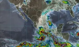 Depresión tropical Dos-E provoca lluvias torrenciales en estados del sur; puede tocar tierra como tormenta