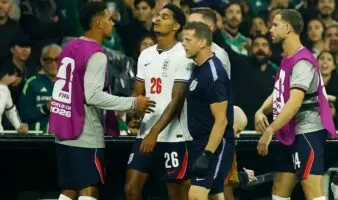 El inglés Jarell Quansah recibe dos partidos de sanción por su roja ante México