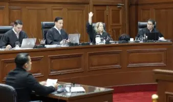 Suprema Corte atrae amparos que ordenaron crear 'Comisión de la Verdad' para Caso Ayotzinapa; Centro ProDH advierte que fallo viola derechos de víctimas