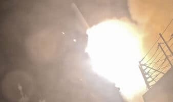Jamenei presume ataque contra militares de EE.UU. y Washington responde con bombardeos