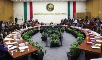INE patea el bote; pospone fijar reglas para las preprecampañas de partidos
