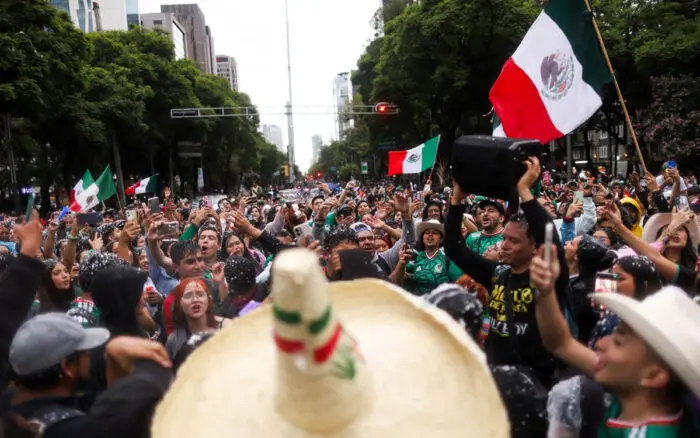 Aristegui en Vivo: Multa millonaria a Femexfut; México recupera mercado de azúcar en EE.UU. (13/07/2026)