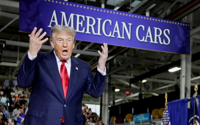 Trump presume que su política arancelaria frena los negocios que van a 'Mé-ji-jo'