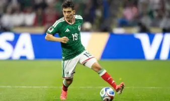 Gilberto Mora se gradúa de preparatoria tras disputar el Mundial