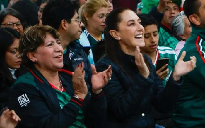 Sheinbaum disfruta el México vs Inglaterra desde Neza