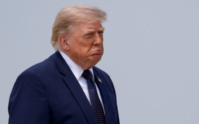 Trump amenaza a Canadá con más aranceles por incendios que afectan a EE. UU.