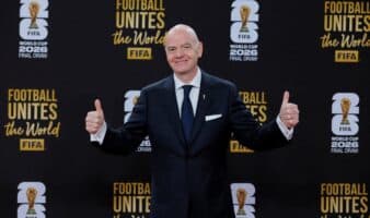 Leyendas del futbol mundial mantienen su apoyo total a Infantino