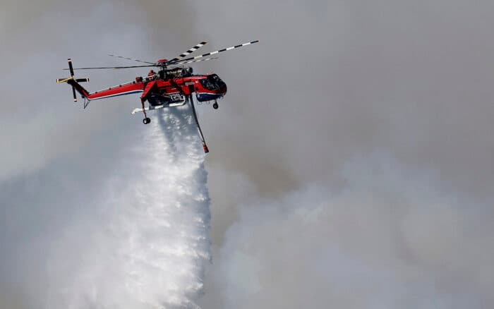 Dos muertos y dos heridos al chocar helicópteros que combatían incendio en Grecia