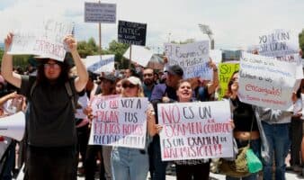 Estudiantes protestan contra examen de control de la UNAM