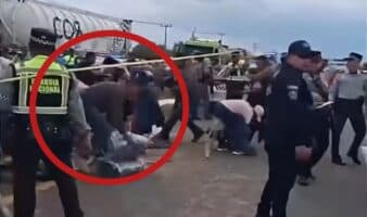 Edomex | Vuelca camión con mezclilla y desatan rapiña en Axapusco