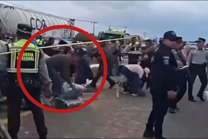 Edomex | Vuelca camión con mezclilla y desatan rapiña en Axapusco