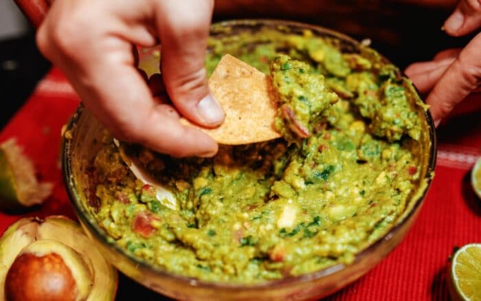 Taylor Farms retira del mercado salsa y guacamole por riesgo de salmonela