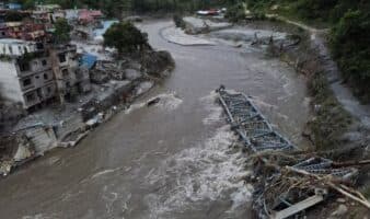 Tragedia en Nepal: 2,500 desaparecidos, 550 muertos y el miedo a una nueva riada