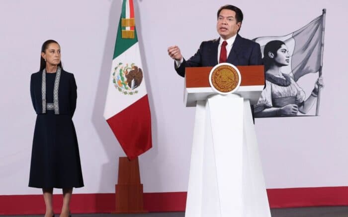 México restringe uso de celulares y pantallas en primaria y secundaria