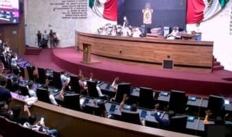 Congreso de Oaxaca aprueba desaparición de poderes en Juchitán