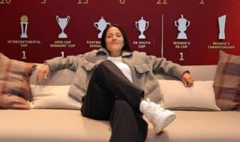 Rebeca Bernal hace historia, es la primera mexicana que jugará en el Manchester United